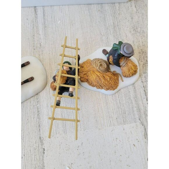 Dept 56 58297 Thatchers Heritage village collection accessory xmas set - Picture 8 of 9